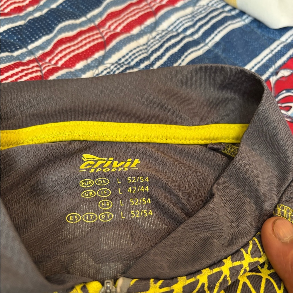 Trivit Sports Gray and Yellow Men's Jersey